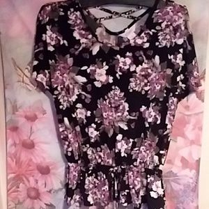 CANDIES SIZE MEDIUM PRETTY FLORAL TOP